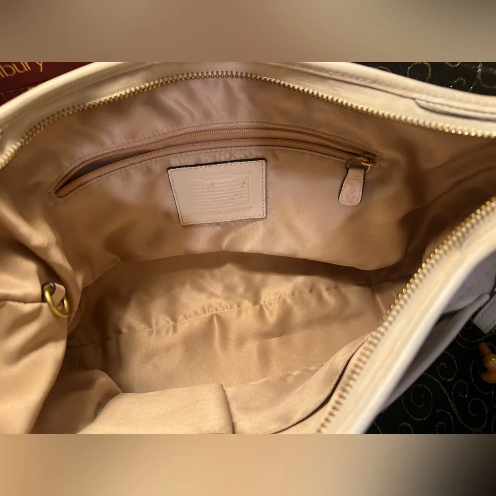 Coach 2006 Chelsea Ergo Off White Leather Shoulder Hobo Bag